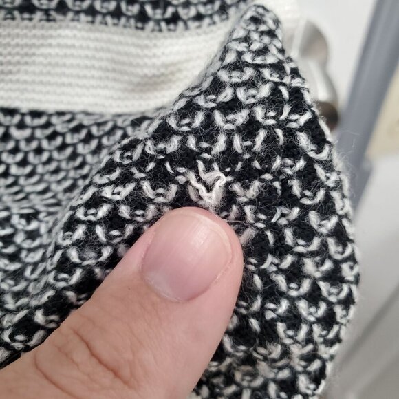 A.n.a‎ Ana Woman's Black White Stripe 100% Acrylic Knit 3/4 Sweater Plus Size 1X - Picture 4 of 5